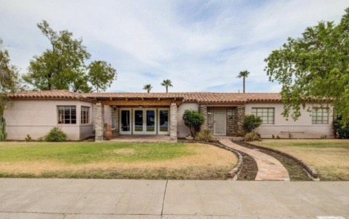 12 - Encanto Manor